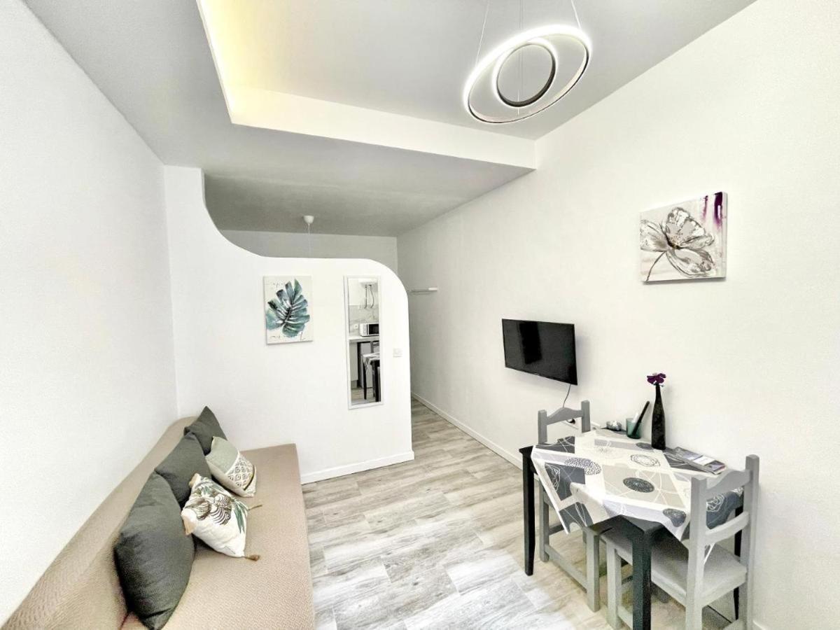 Sol Apartamentos Centro Historico マラガ エクステリア 写真
